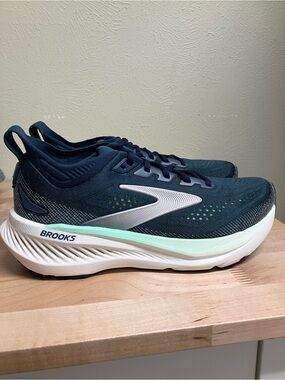 Brooks Women's Dark Navy Running Shoes with Mint Accent